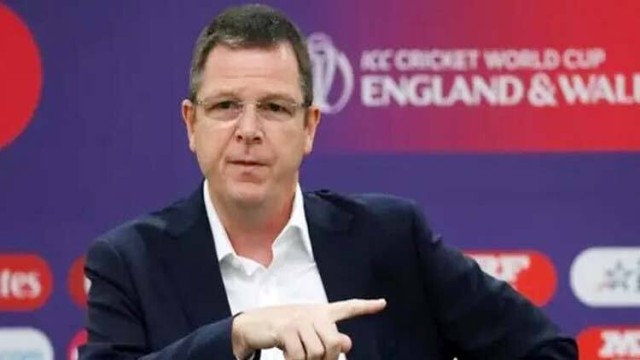 জনগণের টাকায় শিক্ষিত হয়, জনগণের জীবন বদলানোর বেলায় নেই